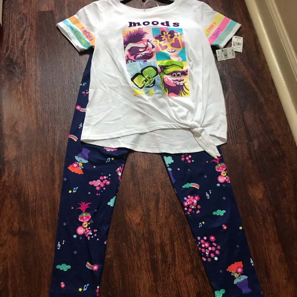 Medium NWT Trolls set